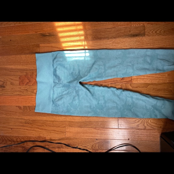 Gym Shark camo leggings - Picture 2 of 5